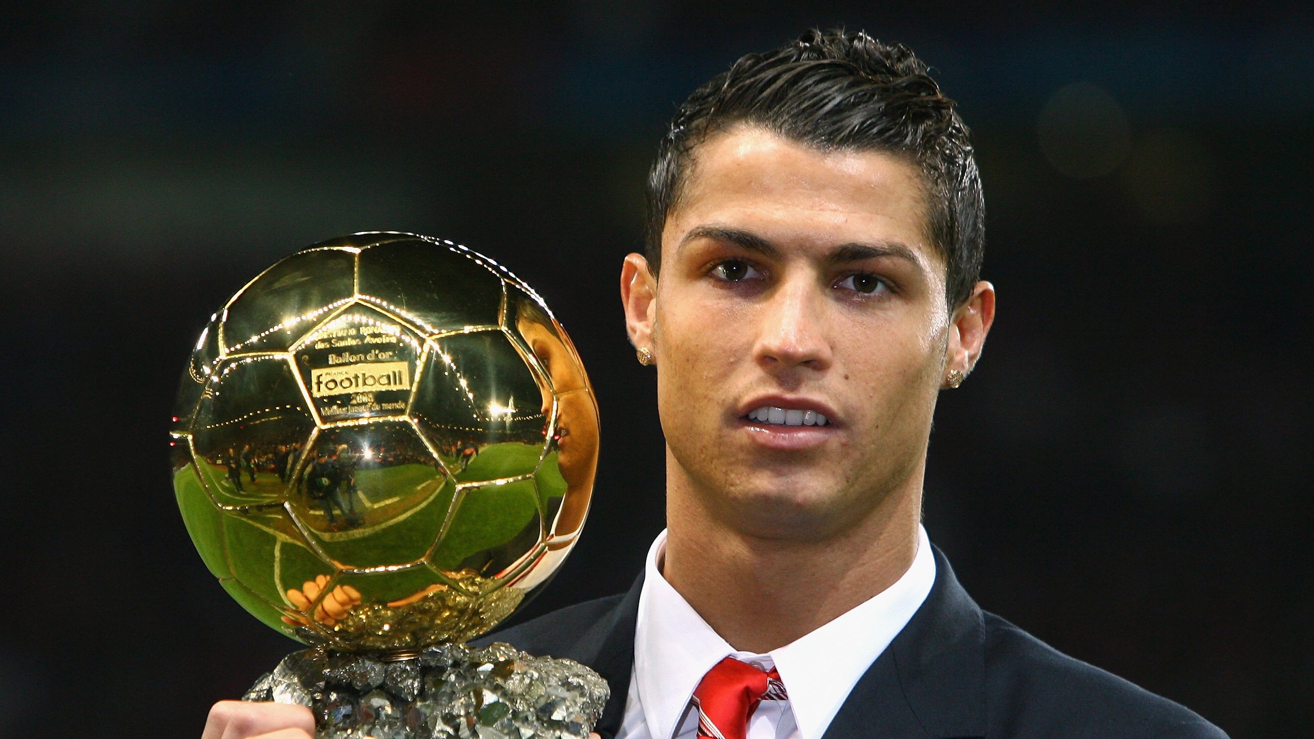 曼联签下新中场天才，为未来攻坚