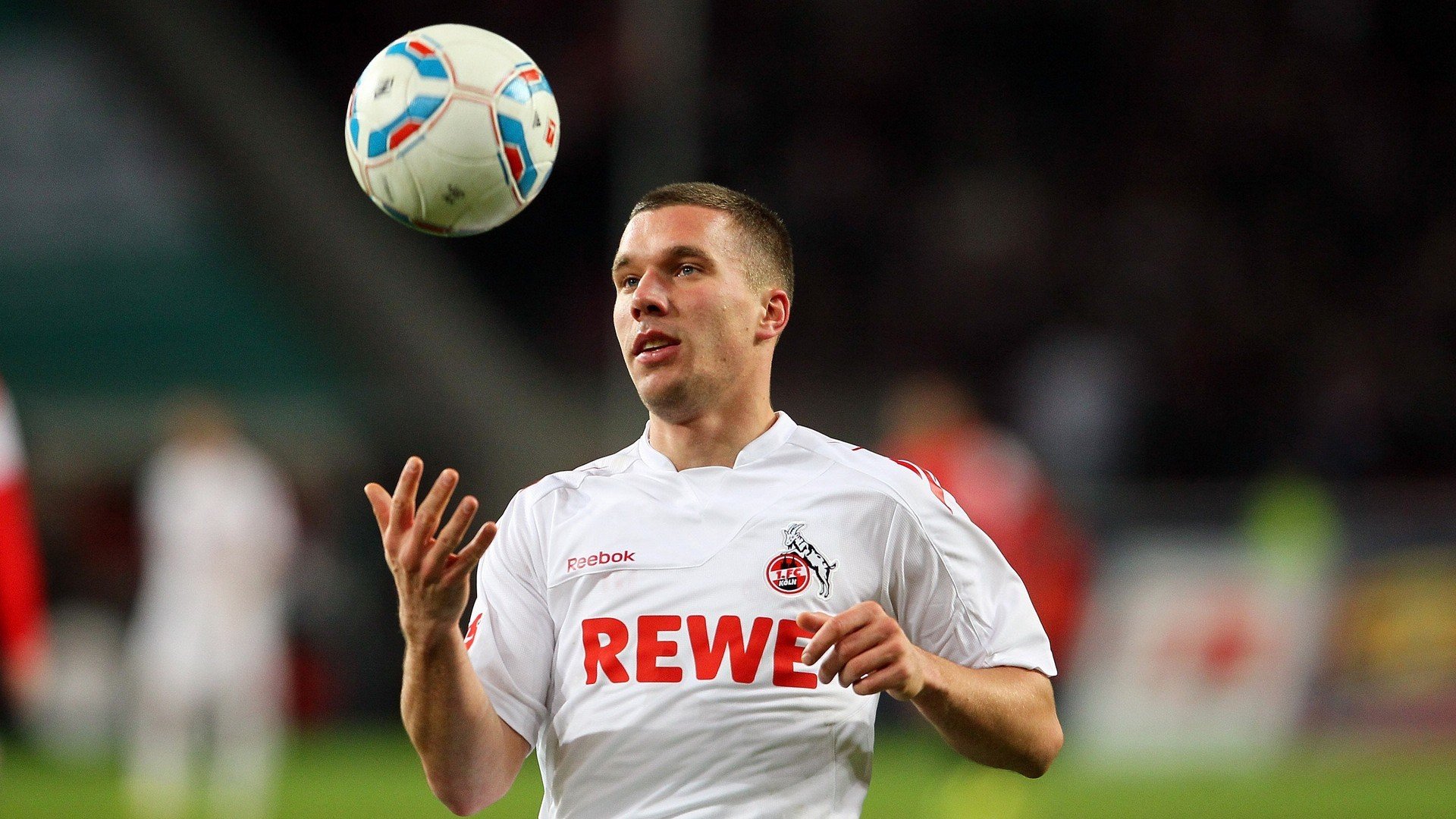 欧洲杯决战现场：战术百变，精彩纷呈，欧洲杯最精彩的决赛